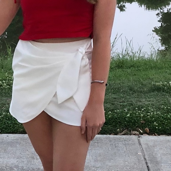 White wrap skirt - Picture 1 of 2